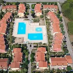 Spacious Family With Playground And Pool Apartamento