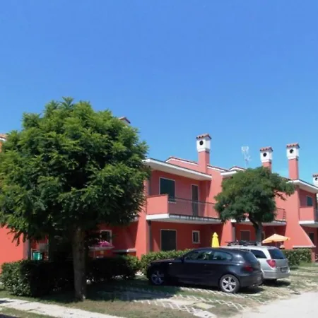 Two-story House Near The In דירה