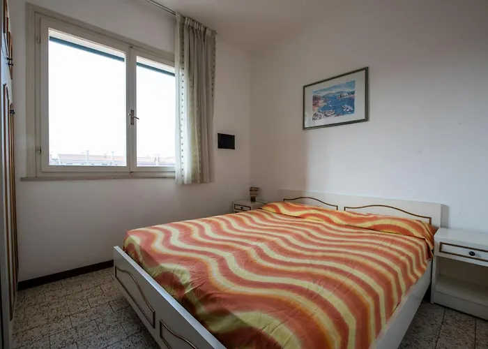 Spacious Family With Playground And Pool 比比翁