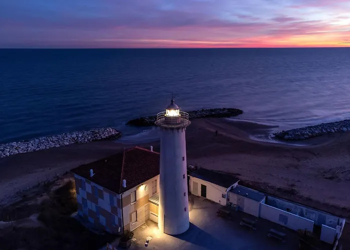 Spacious Family With Playground And Pool 比比翁