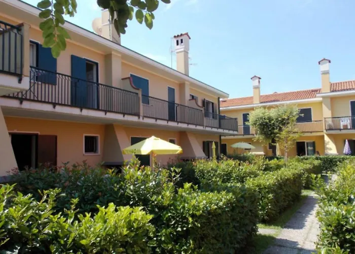 Апартаменти Spacious Family With Playground And Pool